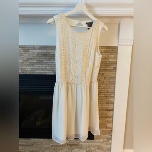 SUZY SHIER Cream Lace Mini Dress - Size M - Like New